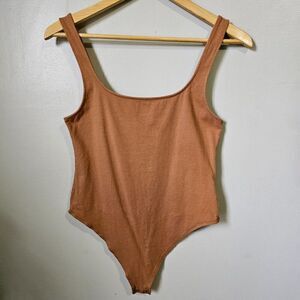 EUC WORN ONCE AMERICAN EAGLE OUTFITTERS TAN SCOOP NECK TANK BODYSUIT SZ L